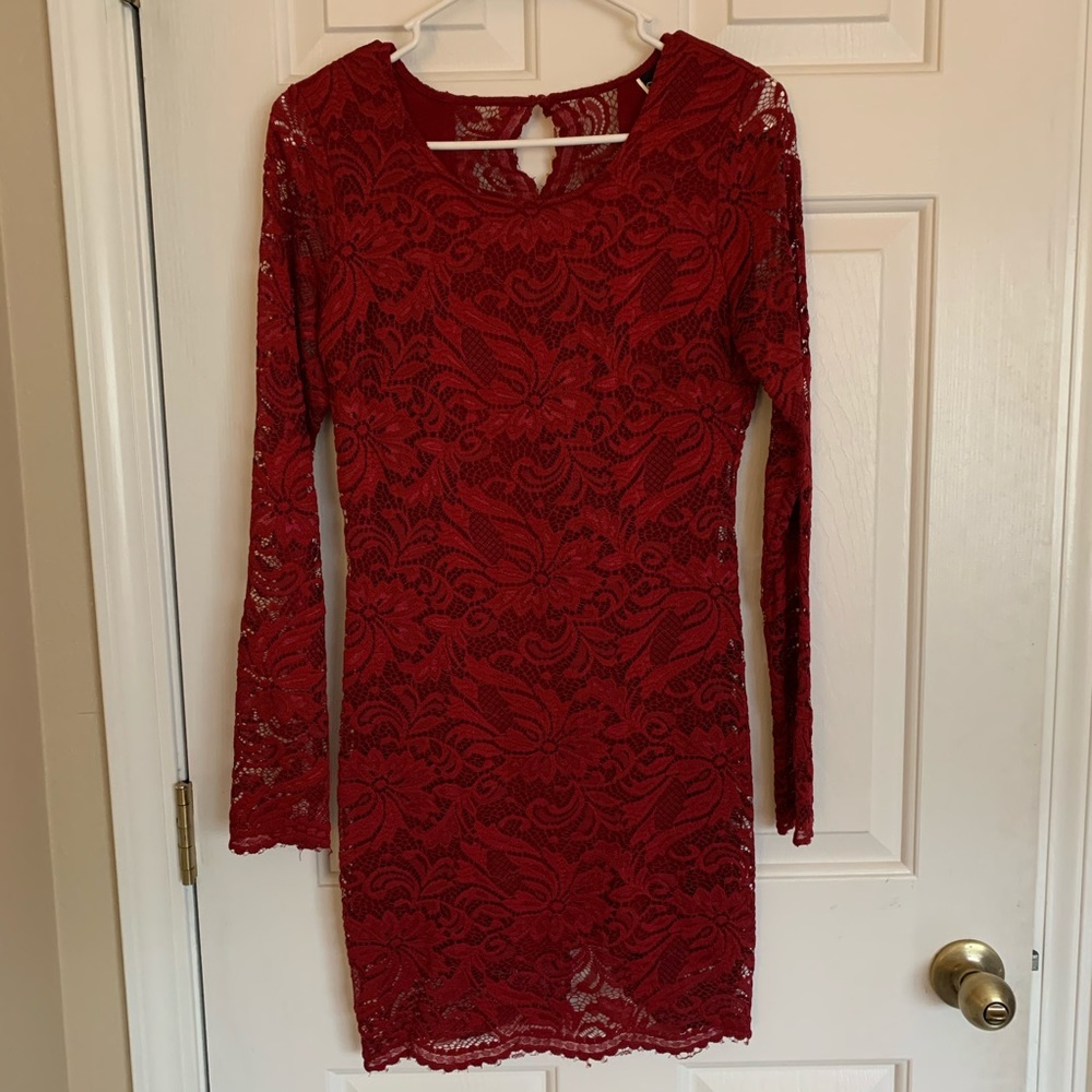 Red Lace Windsor Dress ❤️